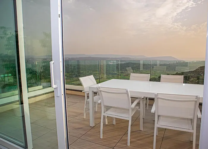 A52 - Apartment With Sea And Country Views