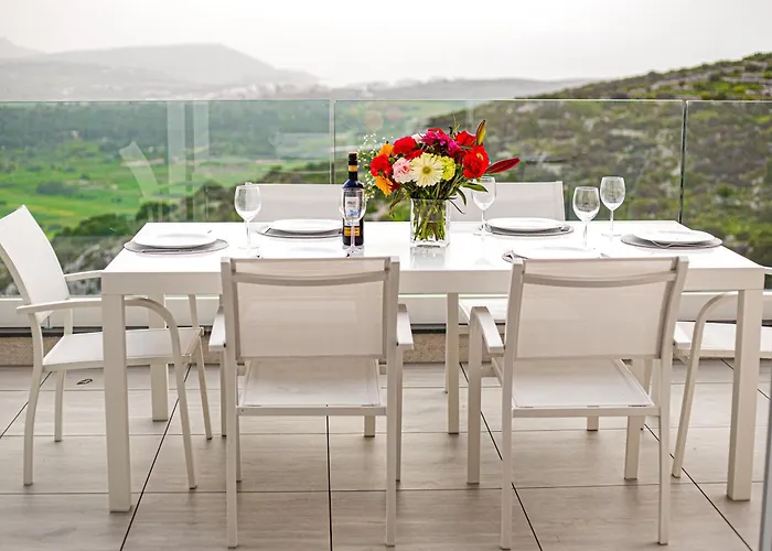 A52 - Apartment With Sea And Country Views